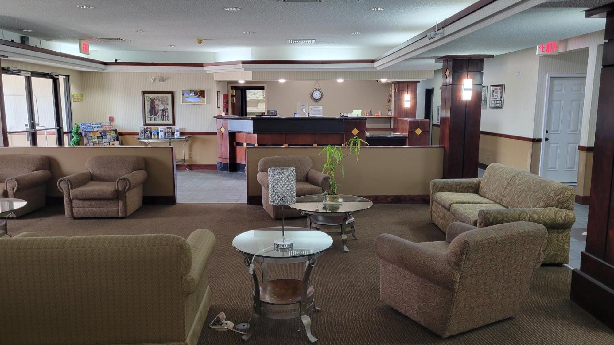 Windsor Inn & Suites Dodge City Eksteriør bilde