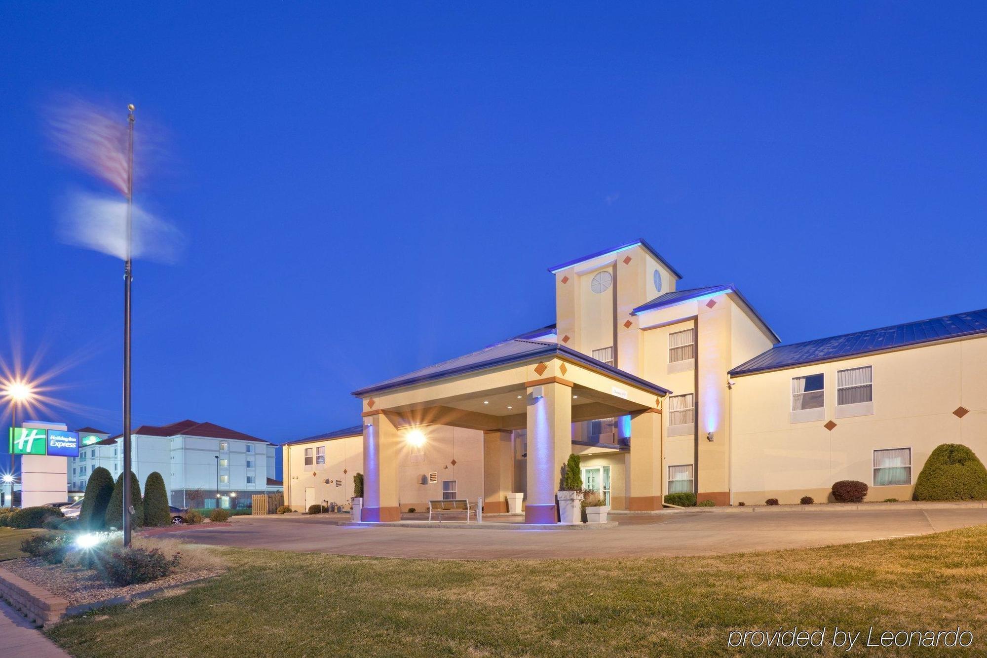 Windsor Inn & Suites Dodge City Eksteriør bilde