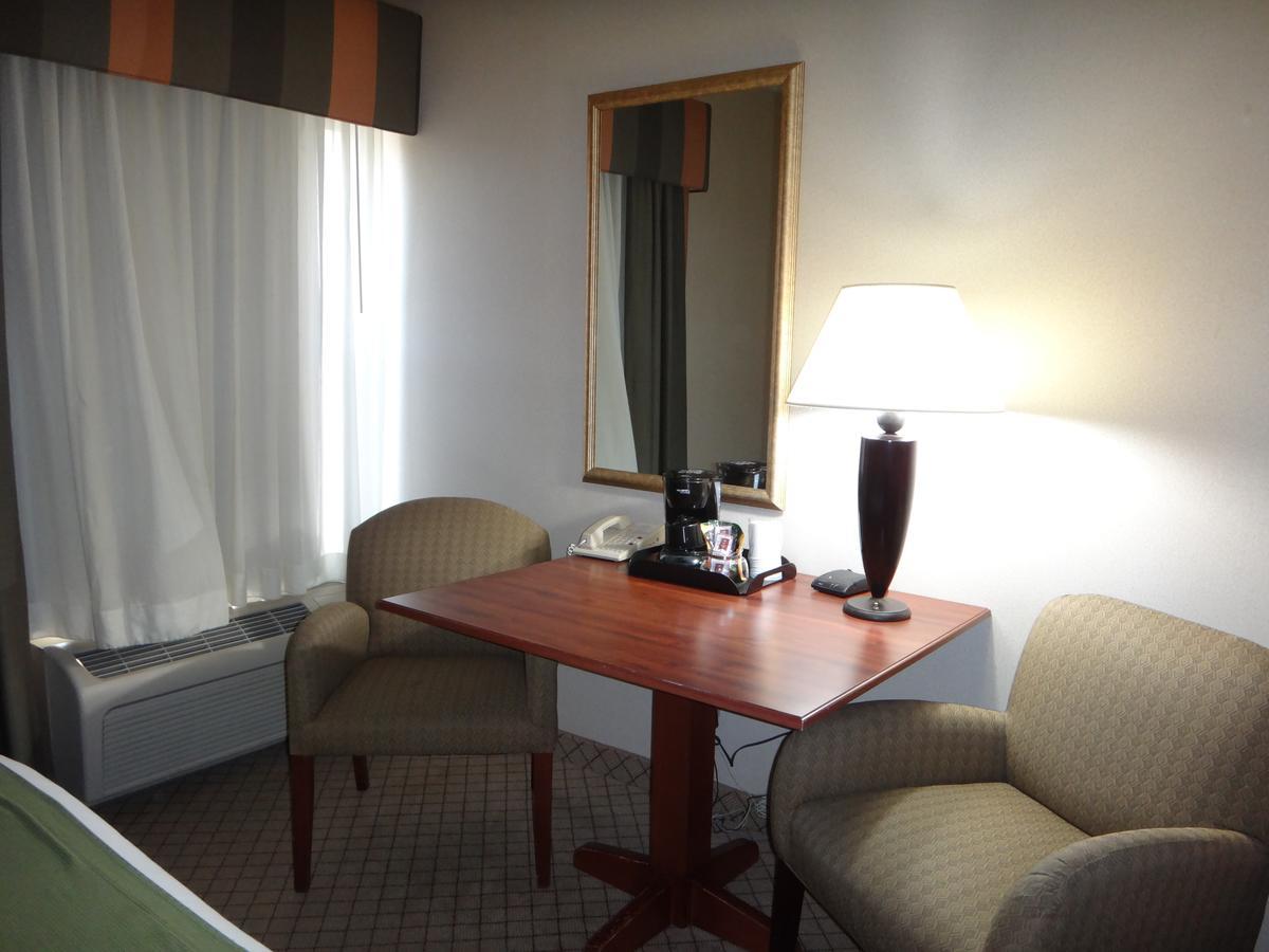 Windsor Inn & Suites Dodge City Eksteriør bilde